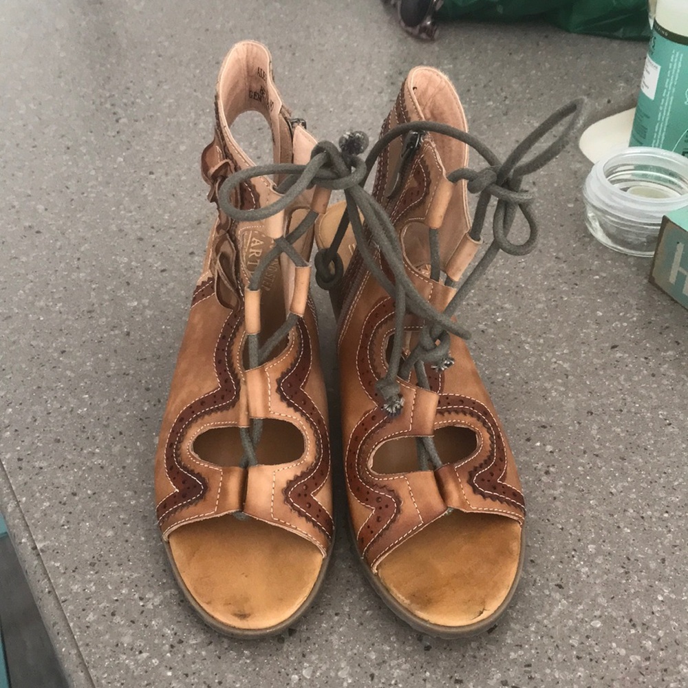 L’Artiste Spring Step Pumps